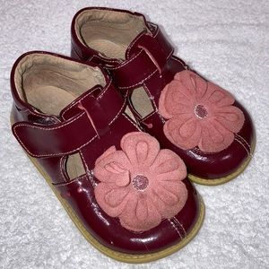 Livie & Luca patent leather suede blossom tee strap shoes size 9